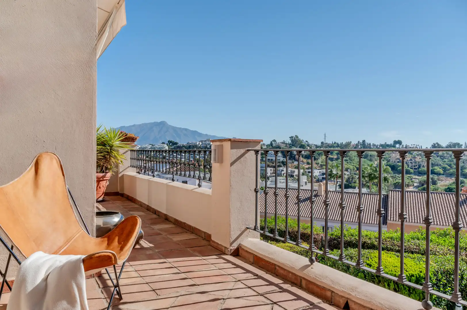 Terrassa de Casa adosada en venda en Estepona amb Aire condicionat, Calefacció i Jardí privat