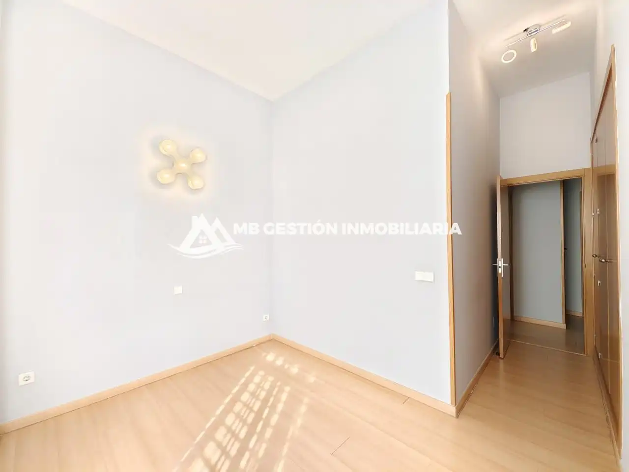 Habitación de Planta baja en venta en Fuenlabrada con Calefacción, Trastero y Piscina