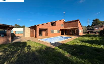 Vista exterior de Casa o xalet en venda en Begues amb Calefacció, Jardí privat i Parquet