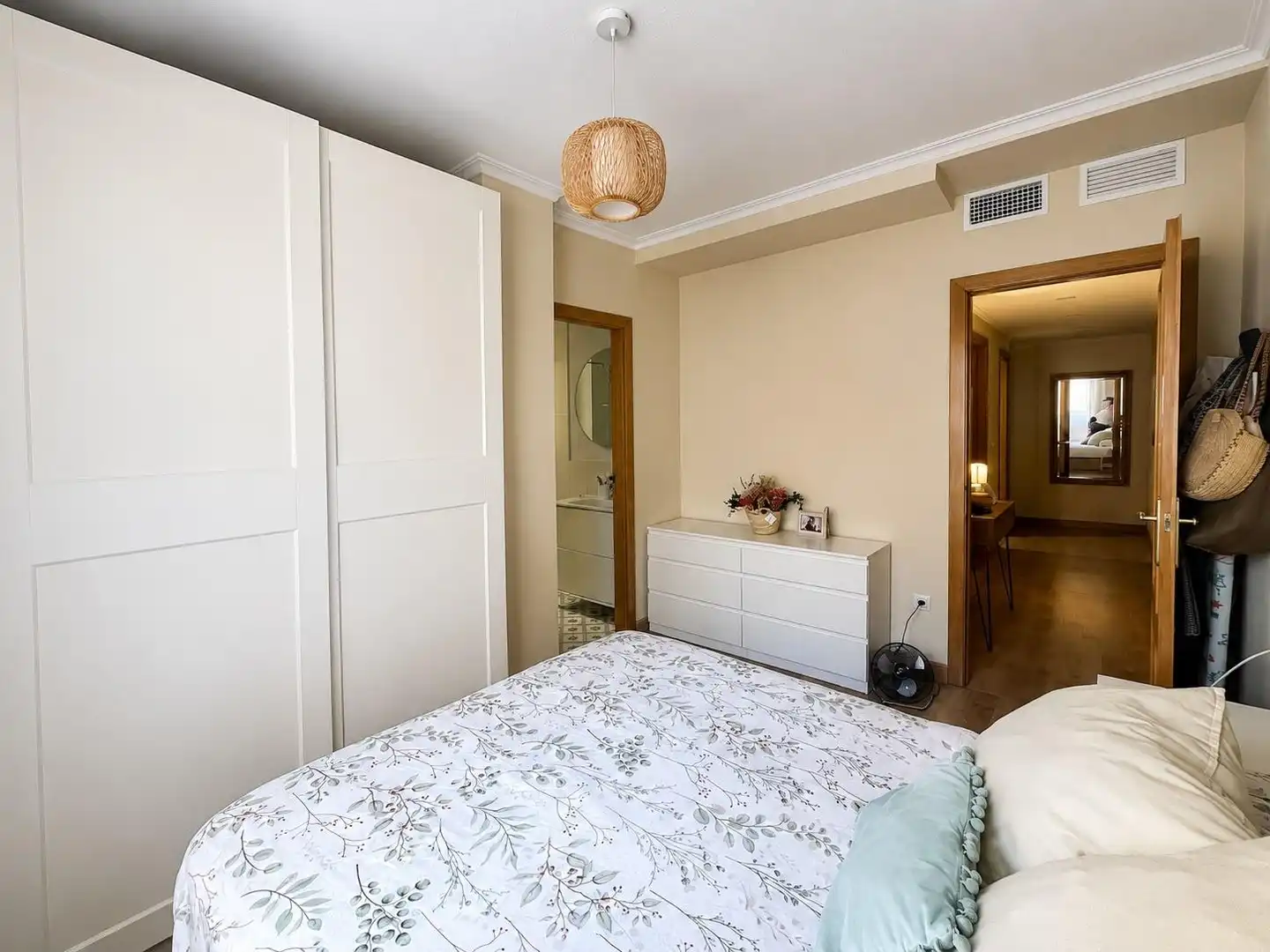 Dormitori de Apartament en venda en Alicante / Alacant amb Aire condicionat, Traster i Alarma