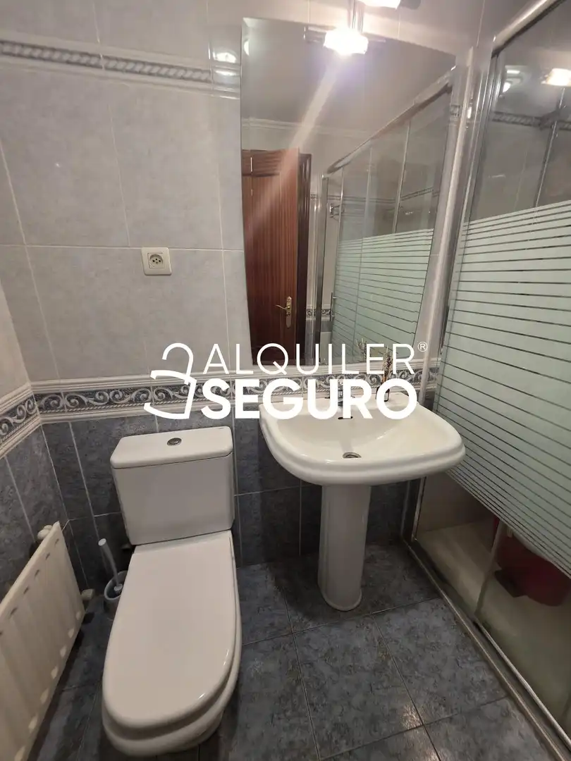 Bathroom of Flat for rent in Mungia  with Heating and Furnished