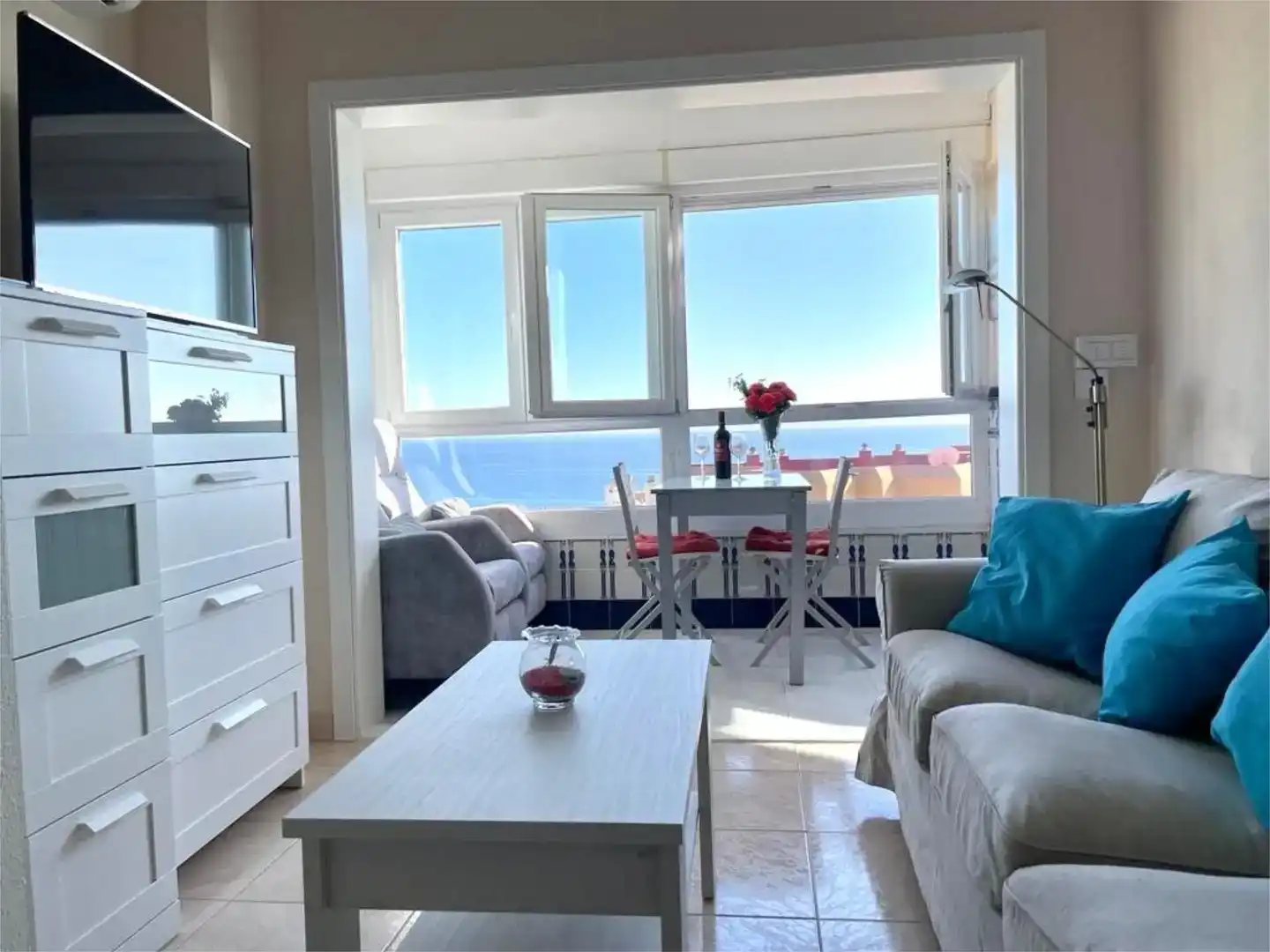 Wohnzimmer von Wohnungen zur Miete in Torrox mit Klimaanlage, Privatgarten und Schwimmbad