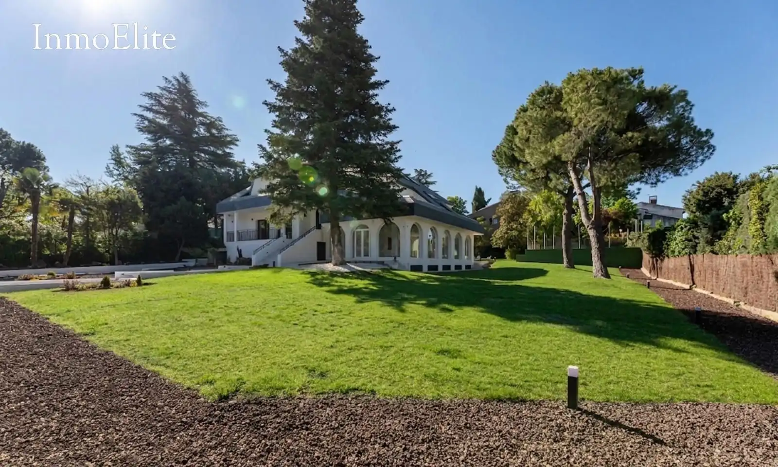 Vista exterior de Casa o xalet en venda en Pozuelo de Alarcón amb Aire condicionat, Calefacció i Jardí privat