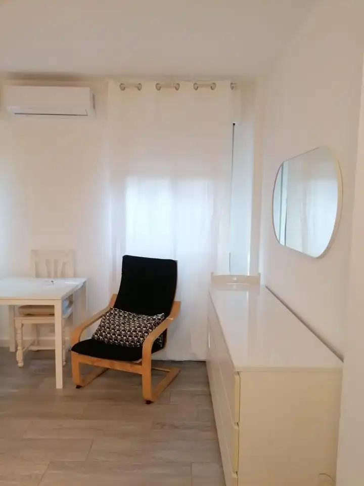 Habitación de Estudio de alquiler en Sevilla con Aire acondicionado y Amueblado