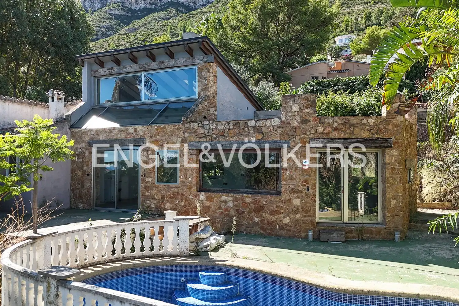 House with pool for sale in El Montgó