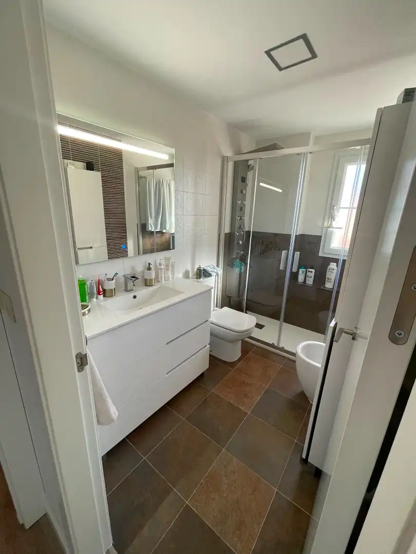 Badezimmer von Wohnung zum Verkauf in Rincón de la Victoria mit Klimaanlage, Heizung und Terrasse