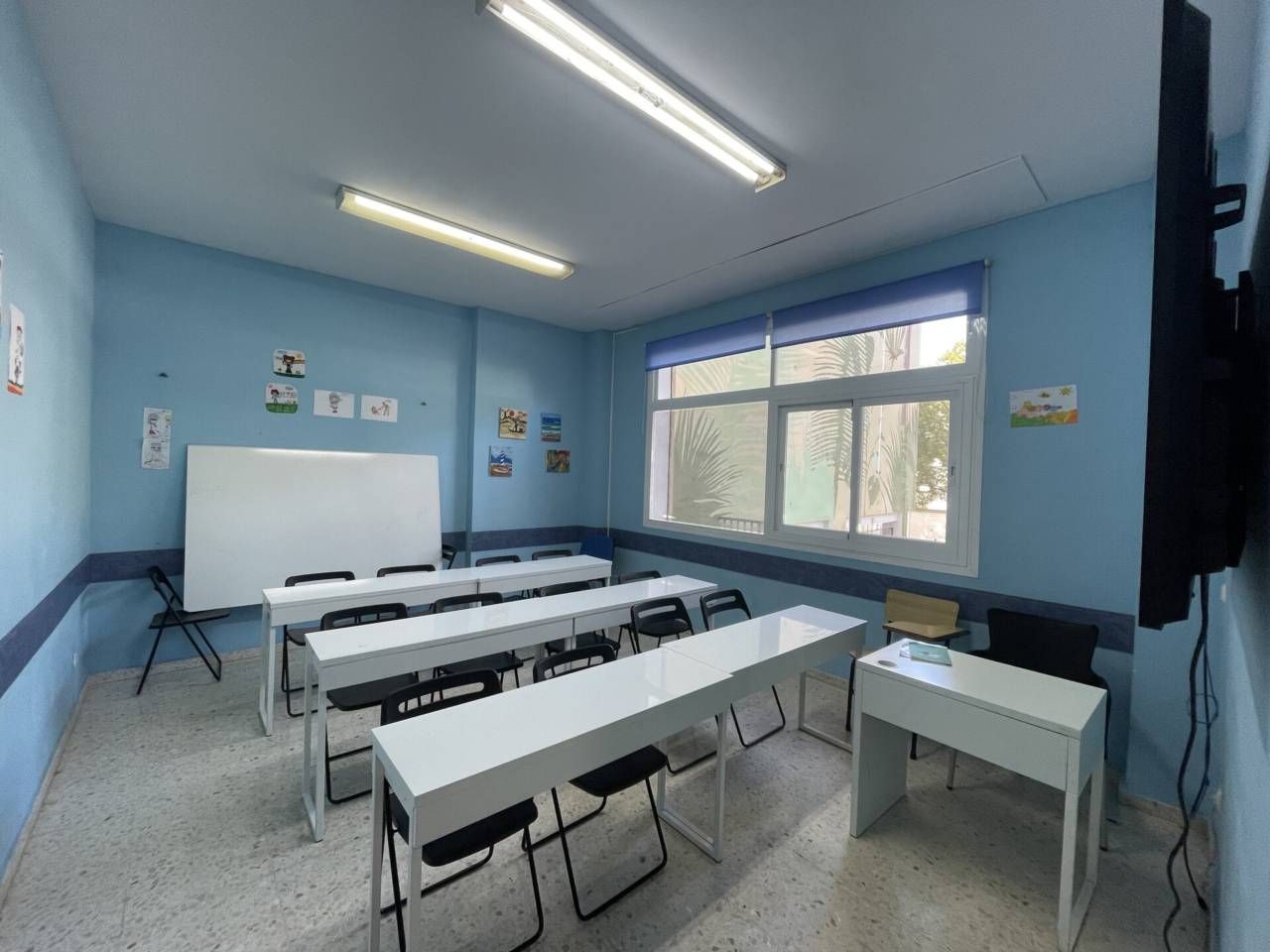 Premises for sale in Estepona  with Air Conditioner and Alarm