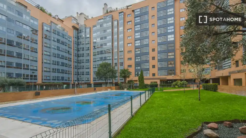 Vista exterior de Pis per a compartir en Madrid amb Aire condicionat, Calefacció i Moblat