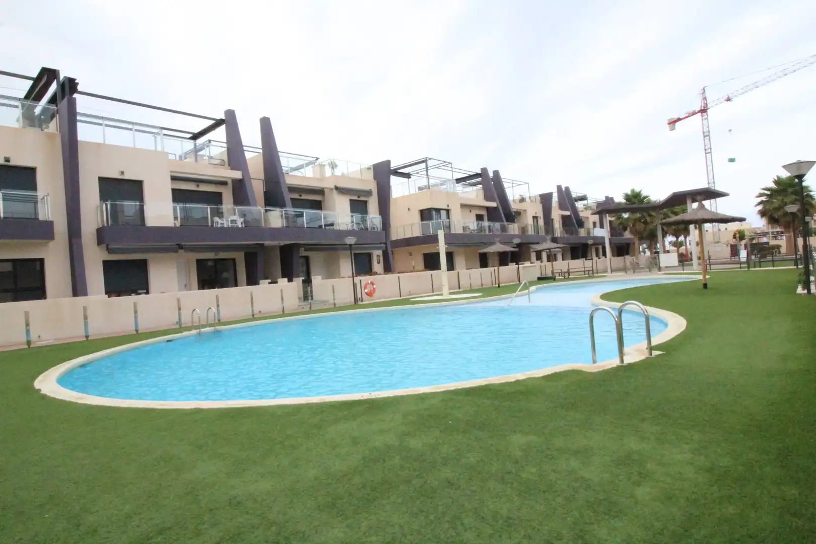 Piscina de Apartamento de alquiler en Pilar de la Horadada