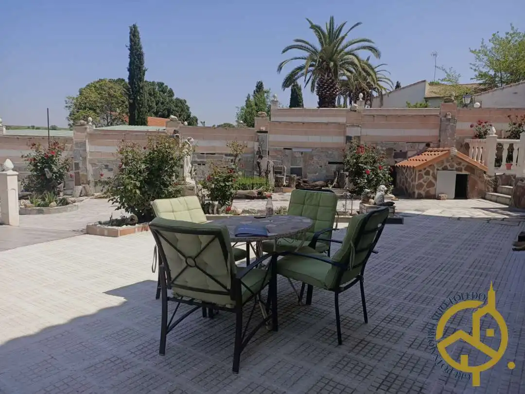 Terrassa de Casa o xalet en venda en El Viso de San Juan amb Aire condicionat, Calefacció i Jardí privat
