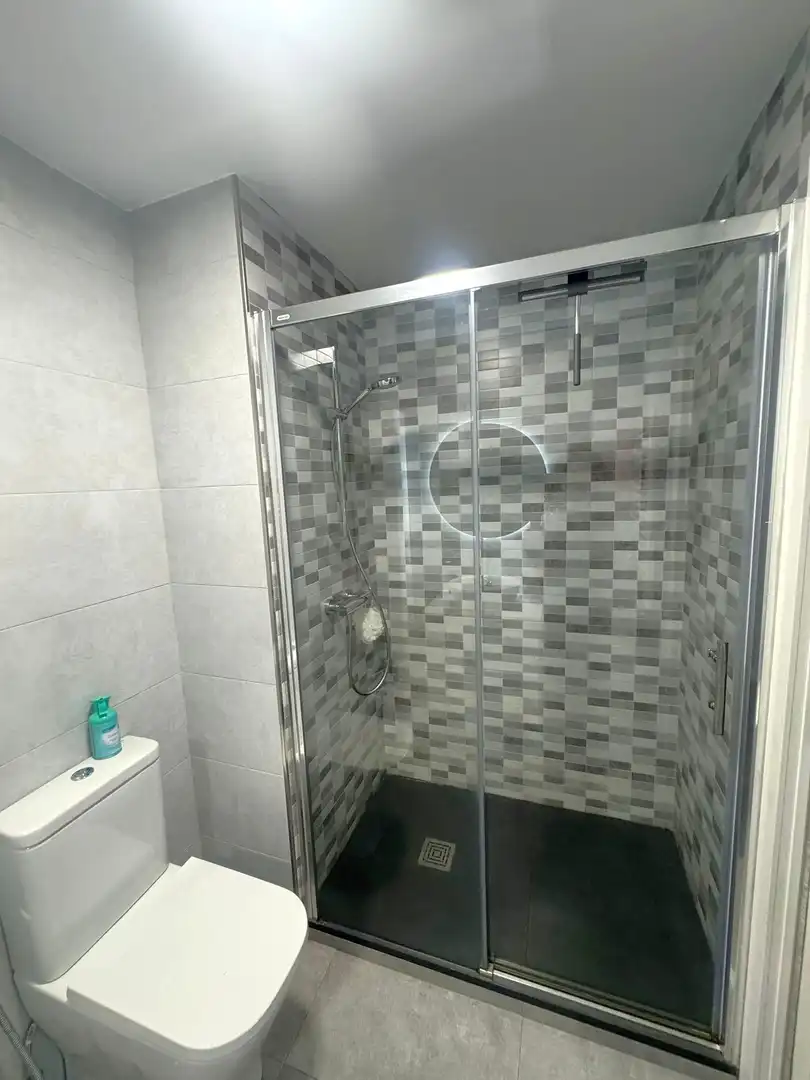 Badezimmer von Wohnung zum Verkauf in Madrid mit Klimaanlage, Heizung und Terrasse