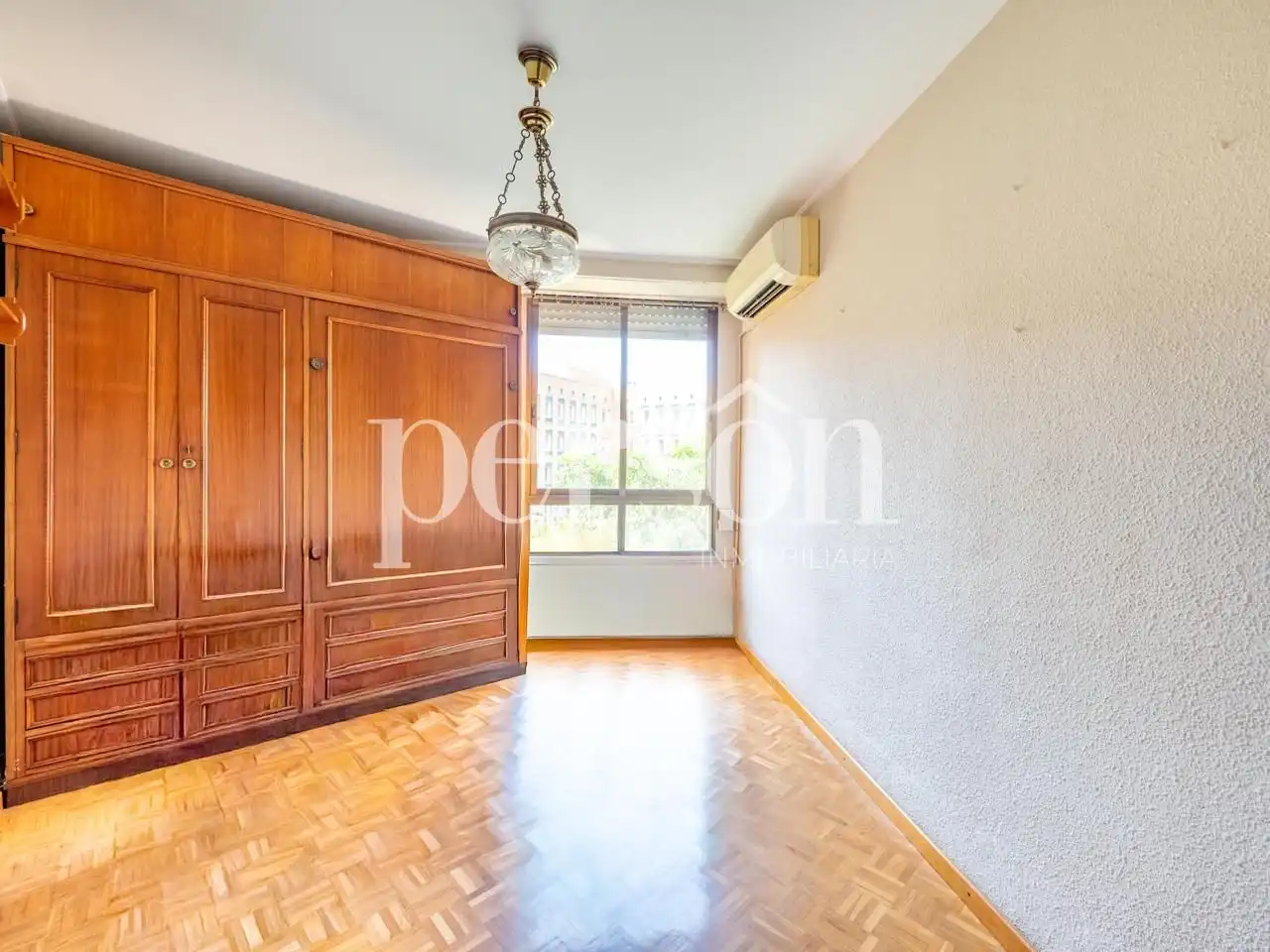 Bedroom of Flat for sale in Valencia  with Air Conditioner, Heating and Balcony