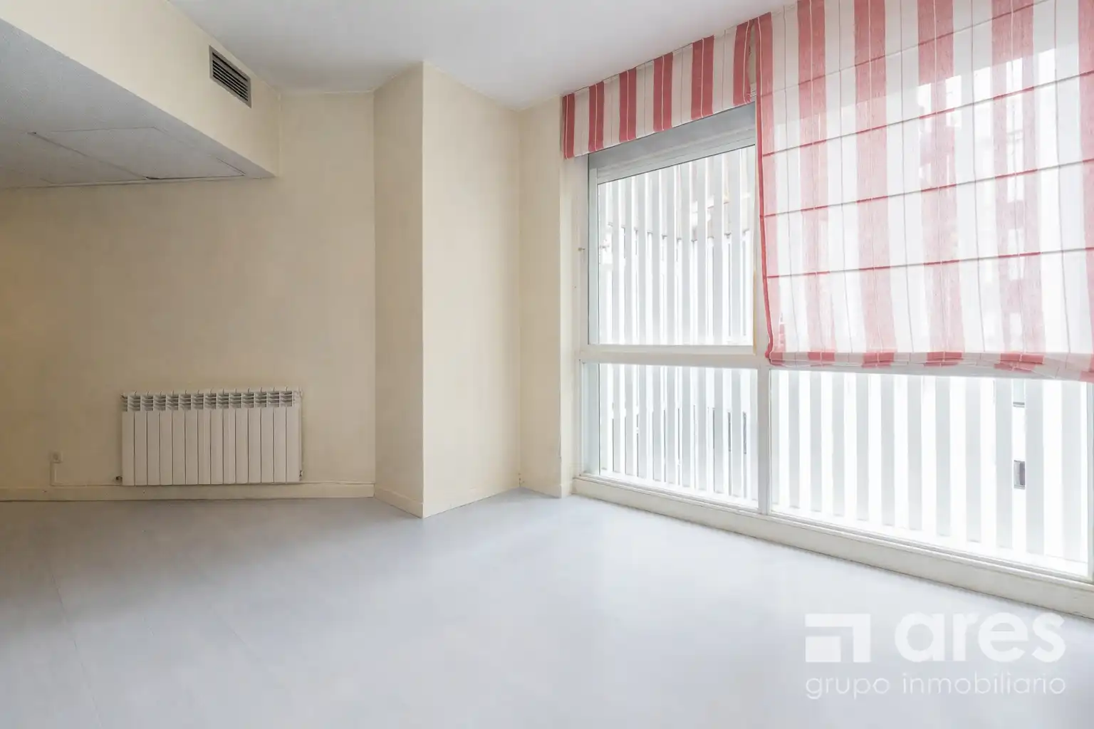 Bedroom of Flat for sale in Madrid  with Air Conditioner, Heating and Private garden