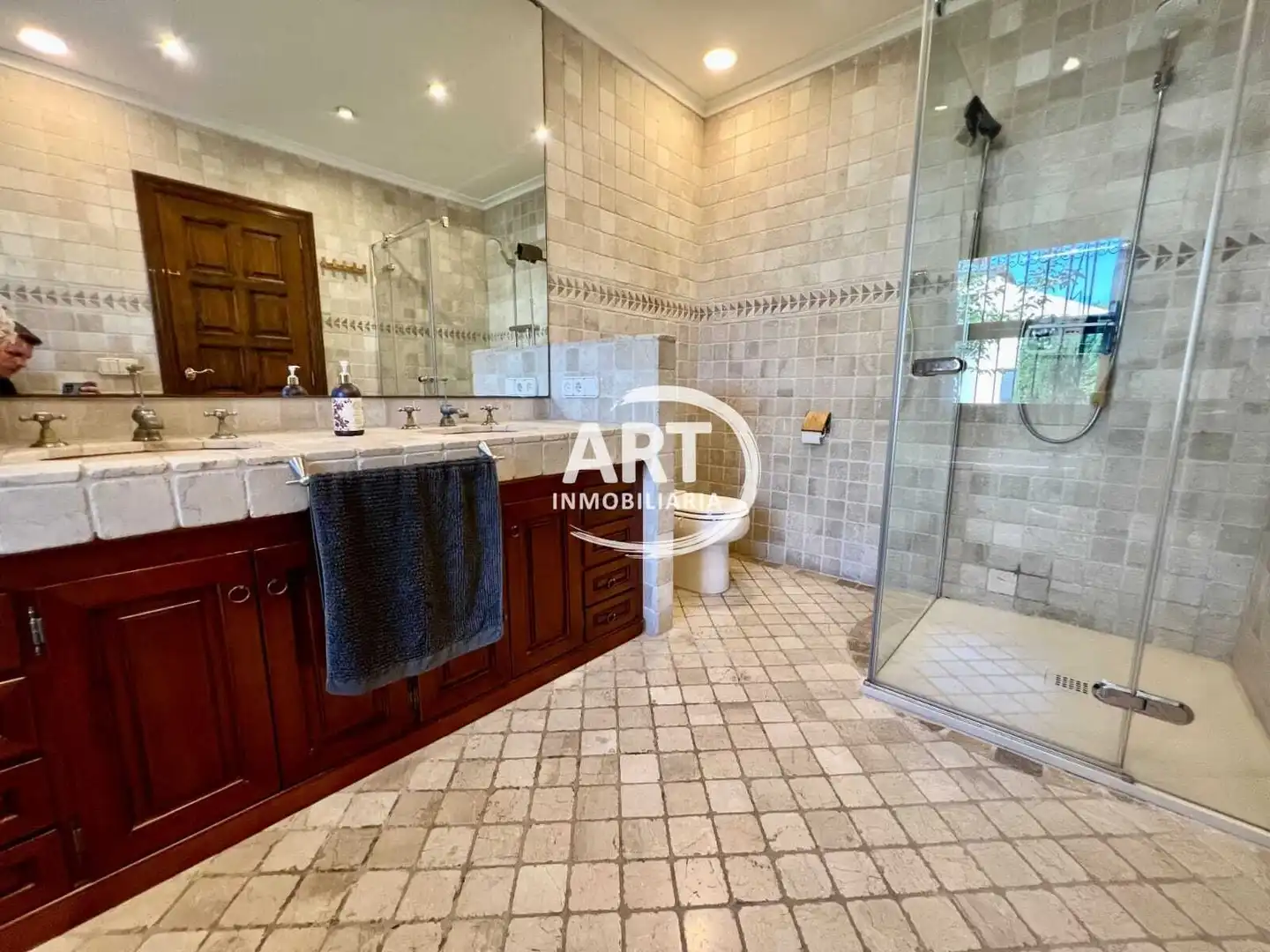 Bathroom of Houses for sale in L'Eliana  with Air Conditioner, Heating and Private garden