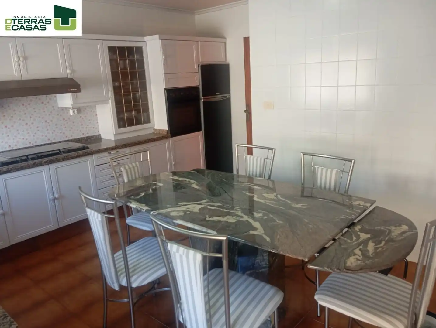 Cuina de Casa o xalet en venda en Bueu amb Calefacció, Terrassa i Traster