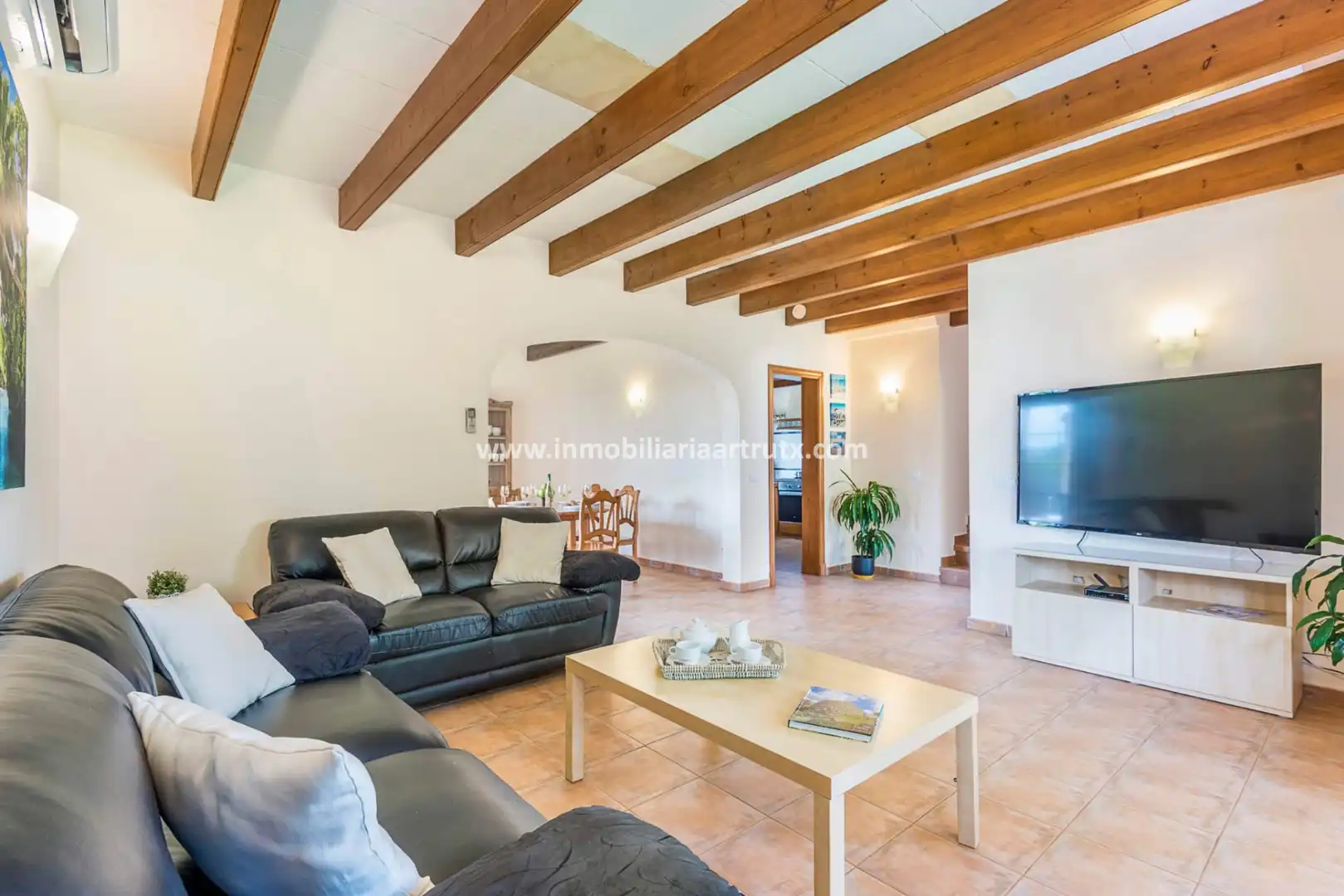 Villa mit Pool zum Verkauf in Cala Blanca