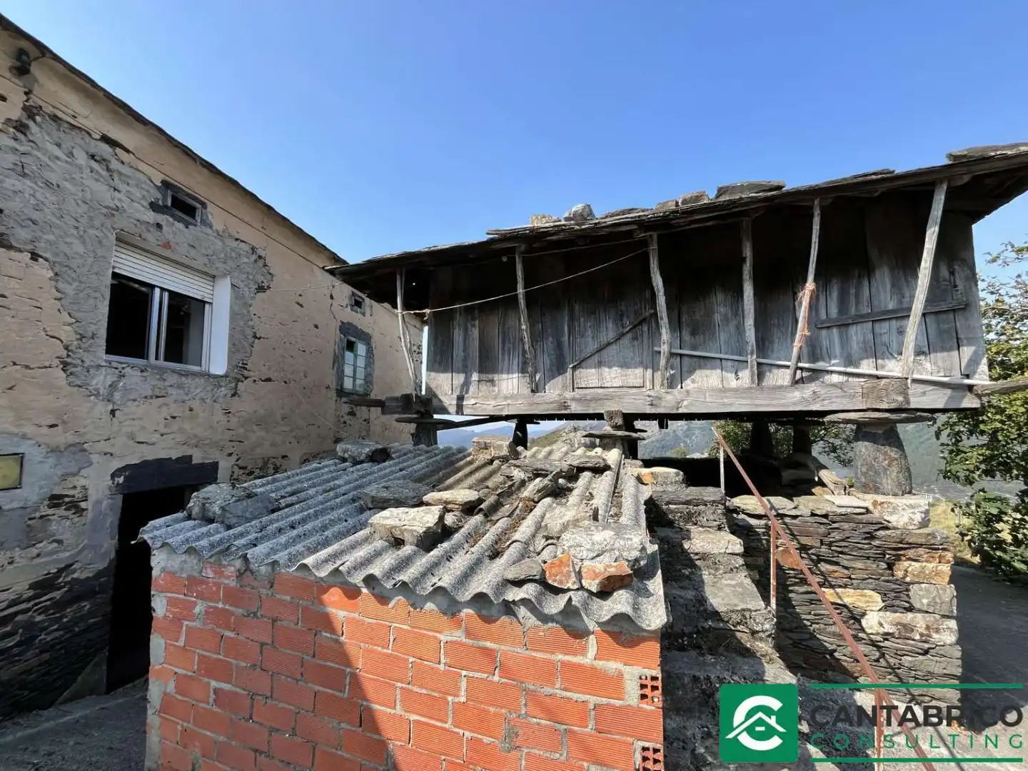 Vista exterior de Casa o xalet en venda en Villayón amb Moblat