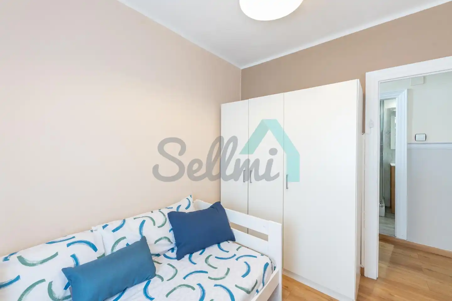 Habitación de Piso en venta en Oviedo  con Calefacción