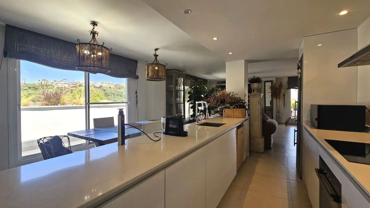 Cuina de Apartament de lloguer en Sotogrande amb Aire condicionat, Calefacció i Terrassa