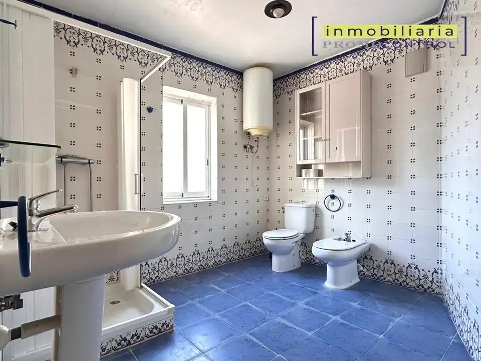 Bathroom of Houses for sale in San Mateo de Gállego  with Air Conditioner, Heating and Private garden