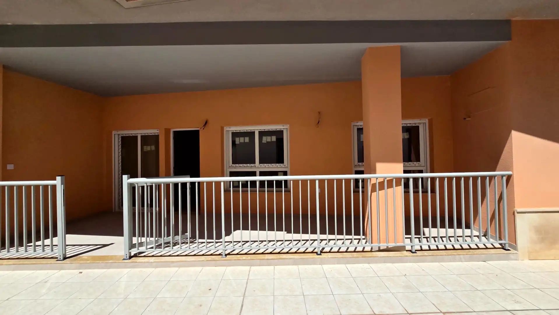 Vista exterior de Pis en venda en Bigastro amb Aire condicionat, Calefacció i Jardí privat