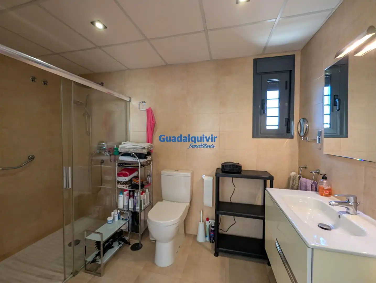 Bany de Casa o xalet en venda en Sevilla amb Aire condicionat, Calefacció i Terrassa