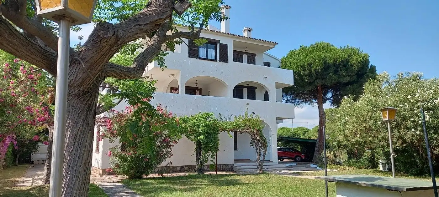 Vista exterior de Edificio en venta en Mont-roig del Camp