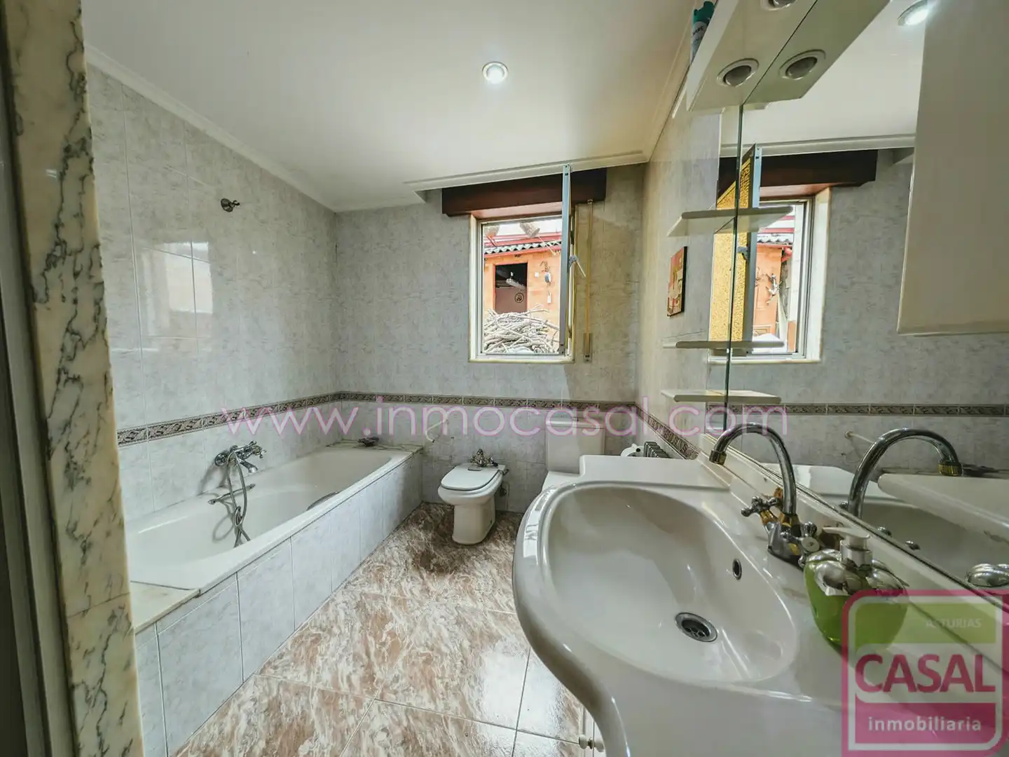 Badezimmer von Haus oder Chalet zum Verkauf in Mieres (Asturias) mit Heizung, Terrasse und Abstellraum
