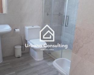 Bathroom of Flat to rent in  Melilla Capital  with Air Conditioner and Terrace