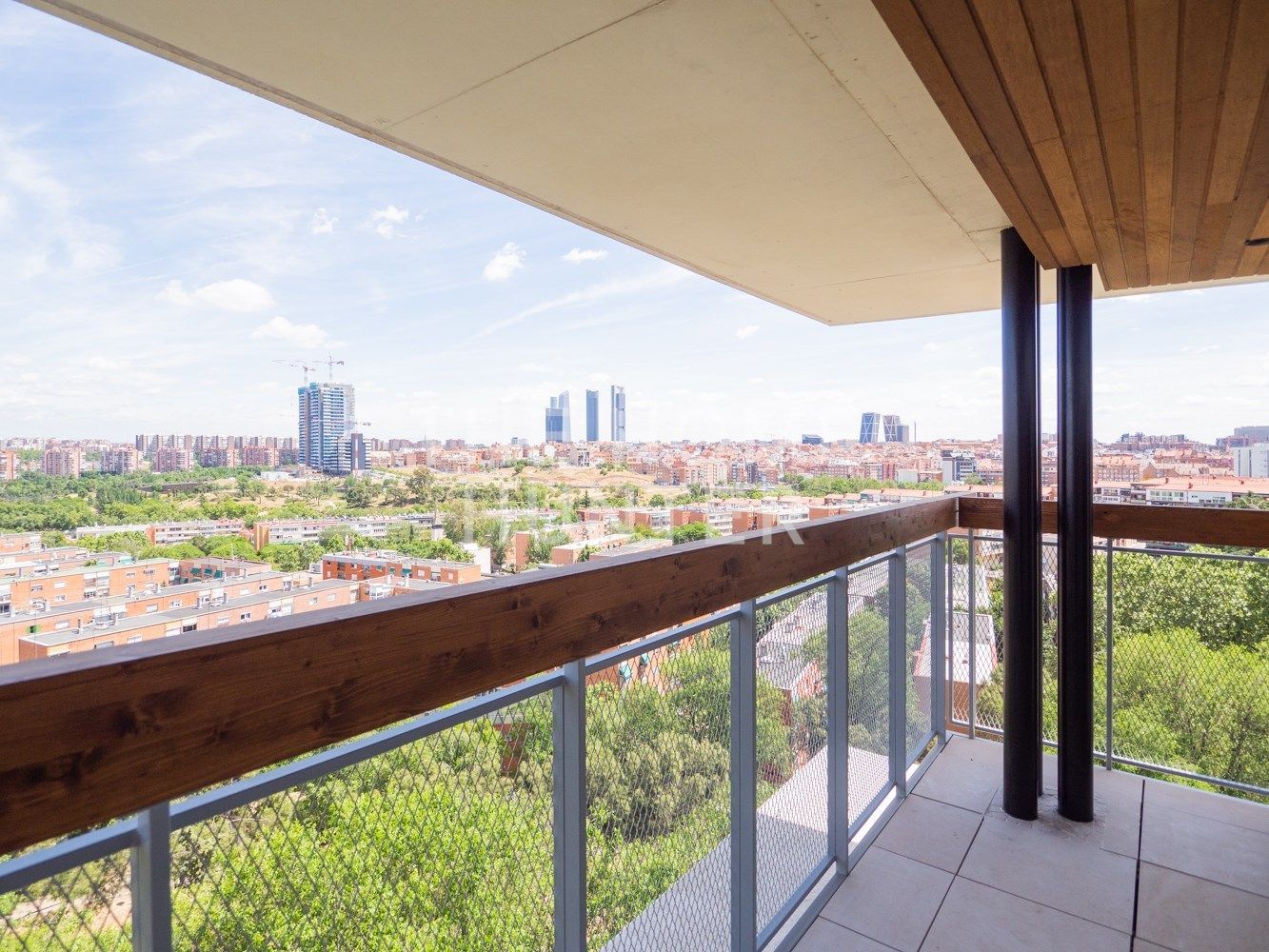 Terrace of Flat to rent in  Madrid Capital  with Air Conditioner, Heating and Private garden
