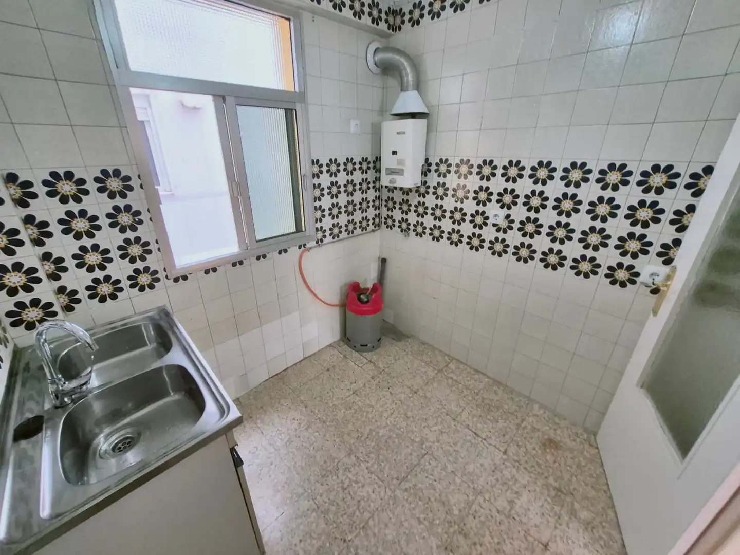 Kitchen of Flat for sale in Sevilla  with Terrace