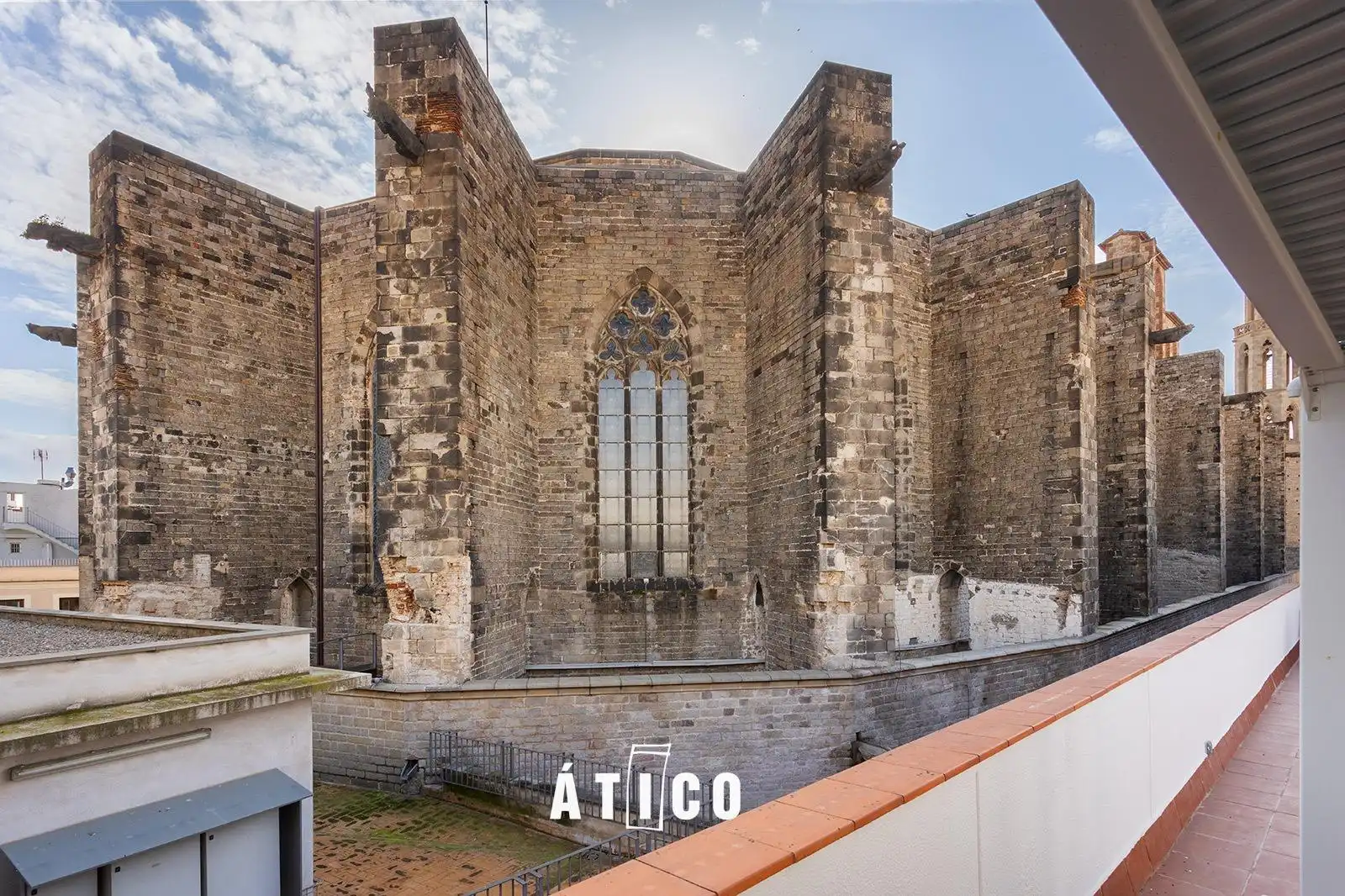 Vista exterior de Àtic en venda en Barcelona amb Aire condicionat, Calefacció i Parquet