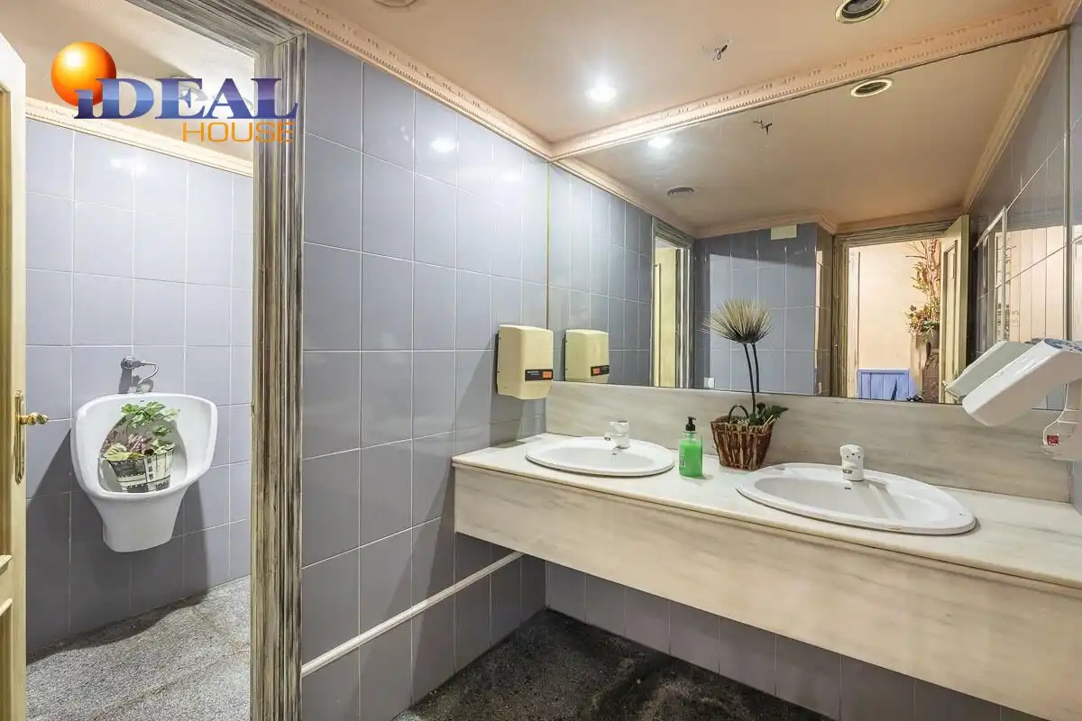 Local comercial en venda a Pinos Genil, imagen 24