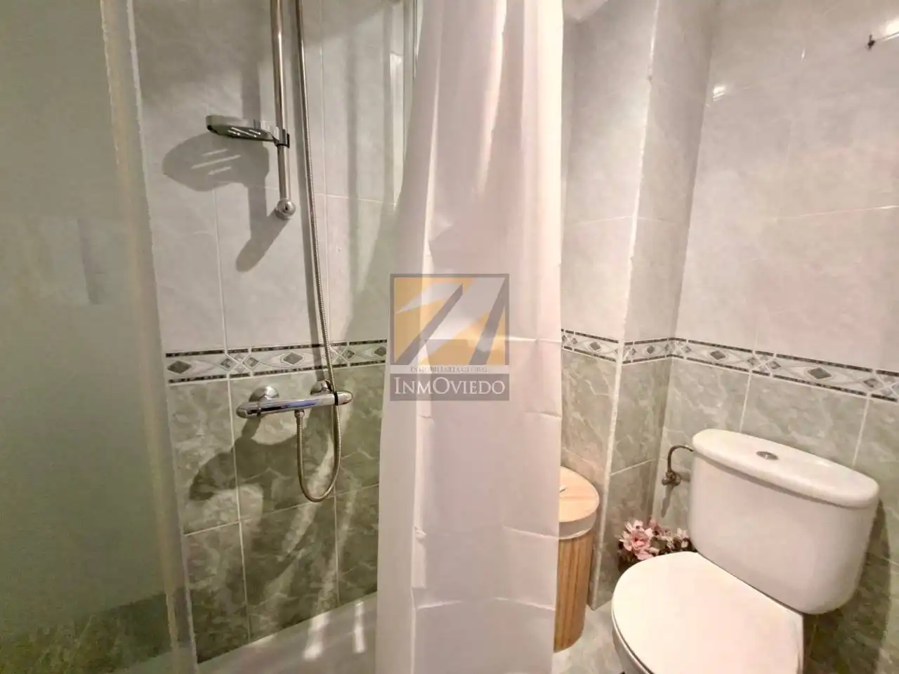 Bathroom of Flat for sale in Oviedo   with Heating, Terrace and Storage room