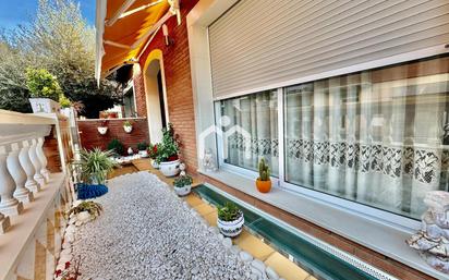 Exterior view of Single-family semi-detached for sale in Premià de Dalt  with Air Conditioner, Heating and Terrace