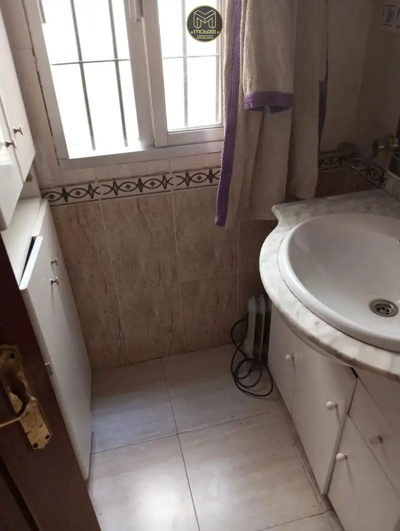 Bany de Casa o xalet en venda en Jaén amb Terrassa, Traster i Balcó
