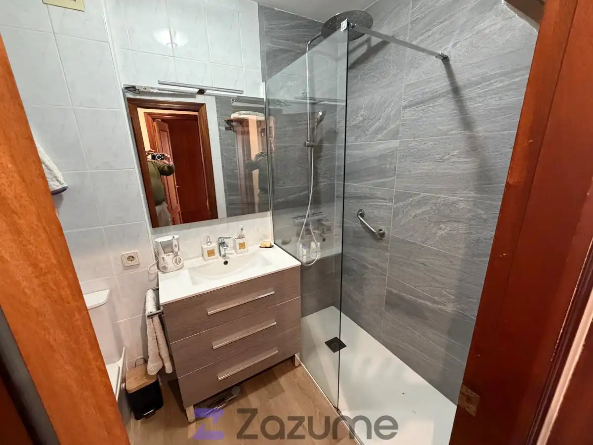 Baño de Piso de alquiler en Castro-Urdiales con Calefacción, Parquet y Amueblado