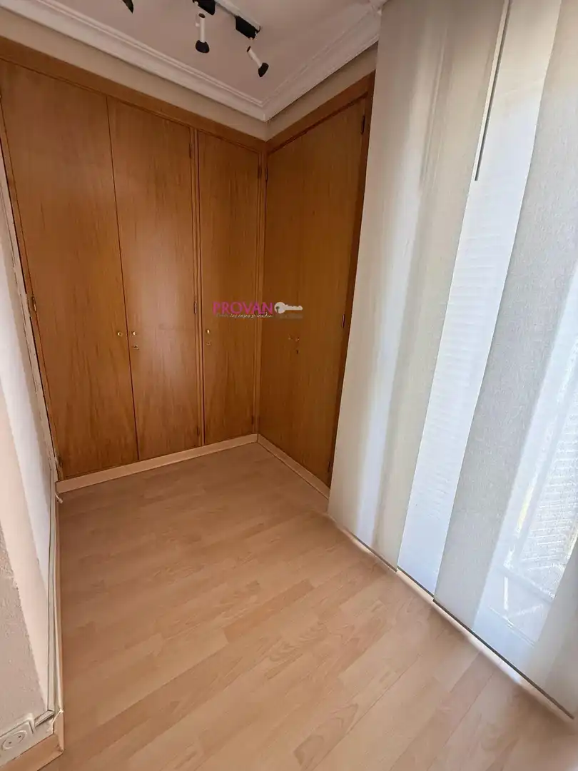 Dormitori de Casa adosada en venda en Torrejón de Ardoz amb Aire condicionat, Calefacció i Terrassa