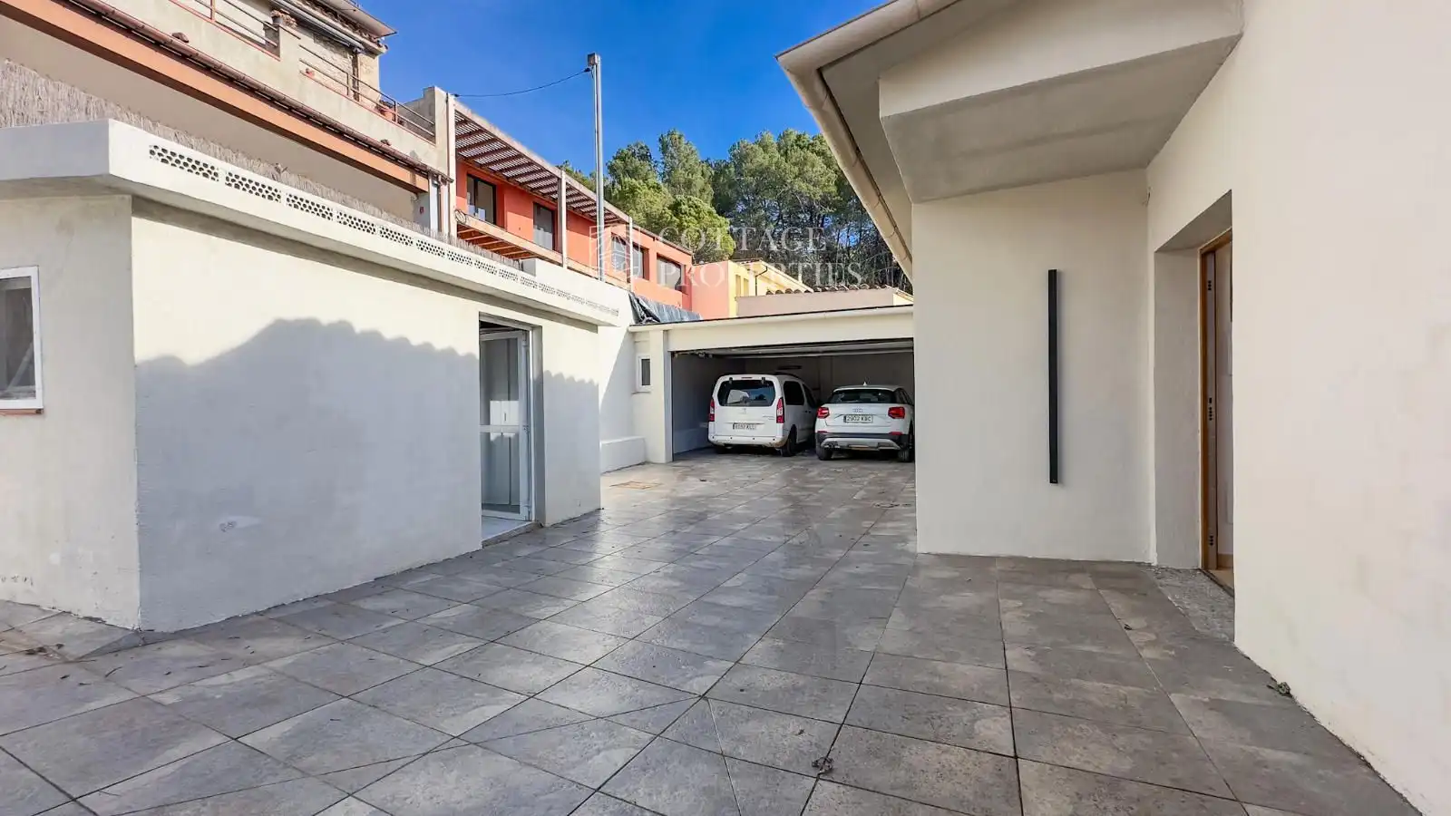 Parking of Houses for sale in Banyoles  with Air Conditioner, Swimming Pool and Alarm