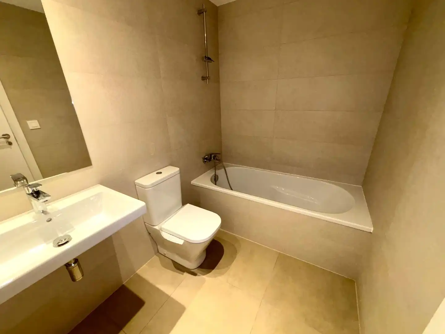 Baño de Piso de alquiler en Murcia con Aire acondicionado, Calefacción y Terraza