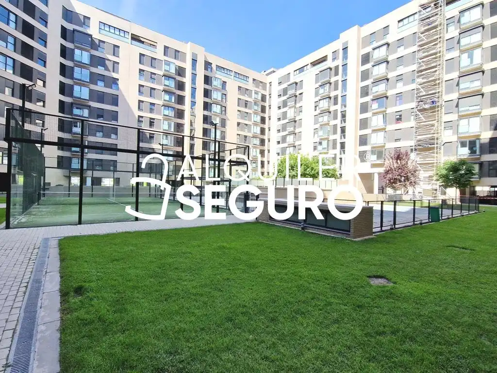 Außenansicht von Wohnung zur Miete in Madrid mit Klimaanlage, Heizung und Abstellraum