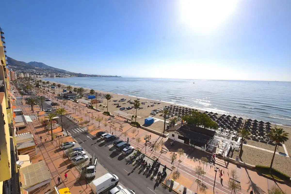 Vista exterior de Casa adosada en venda en Fuengirola amb Aire condicionat, Jardí privat i Terrassa