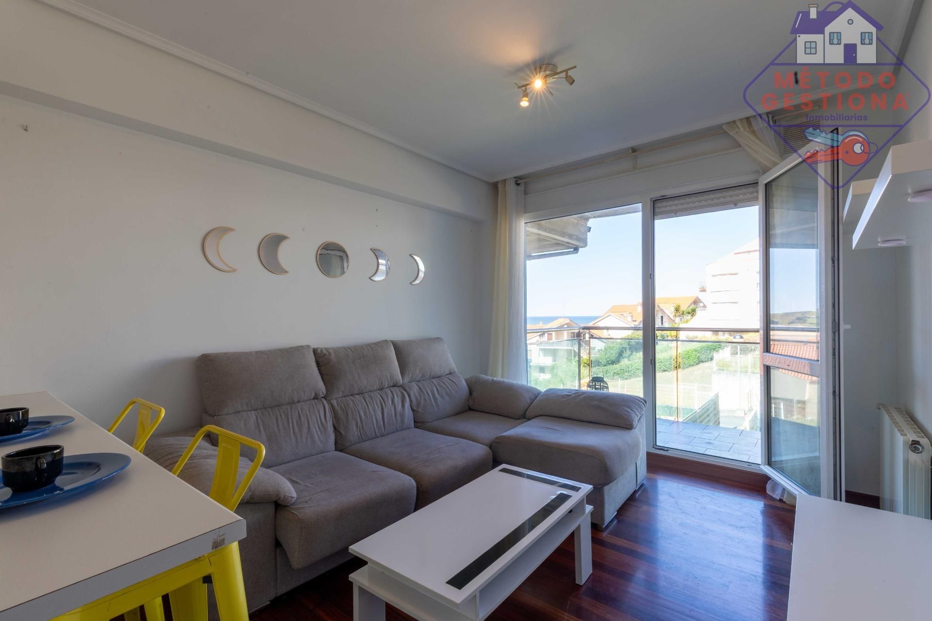 Sala d'estar de Apartament de lloguer en Miengo amb Calefacció, Parquet i Traster