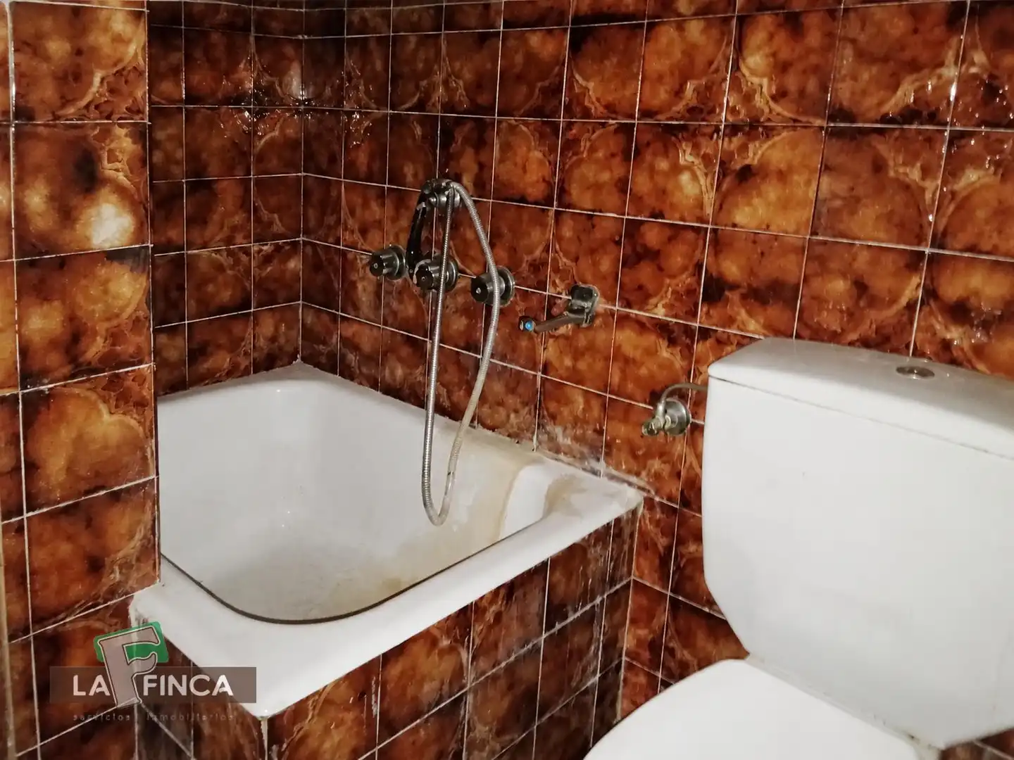 Badezimmer von Wohnungen zum Verkauf in Oviedo  mit Heizung und Parkett