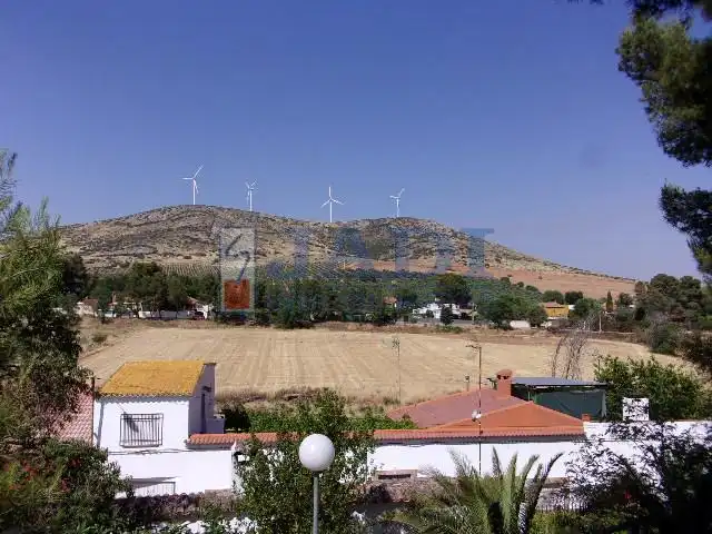Vista exterior de Casa o xalet en venda en Valdepeñas amb Aire condicionat, Calefacció i Traster