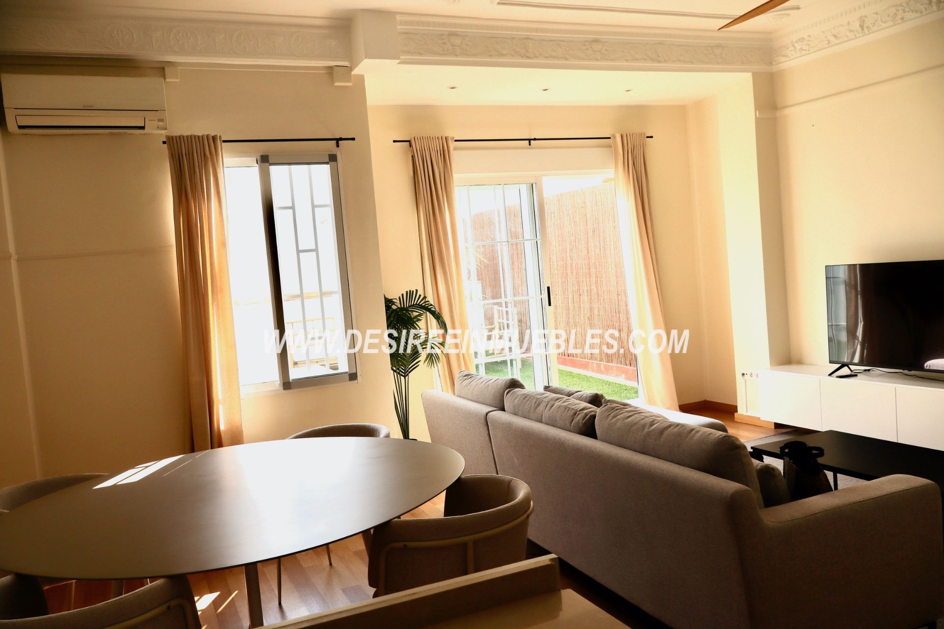 Sala d'estar de Pis de lloguer en  Valencia Capital amb Aire condicionat, Parquet i Terrassa
