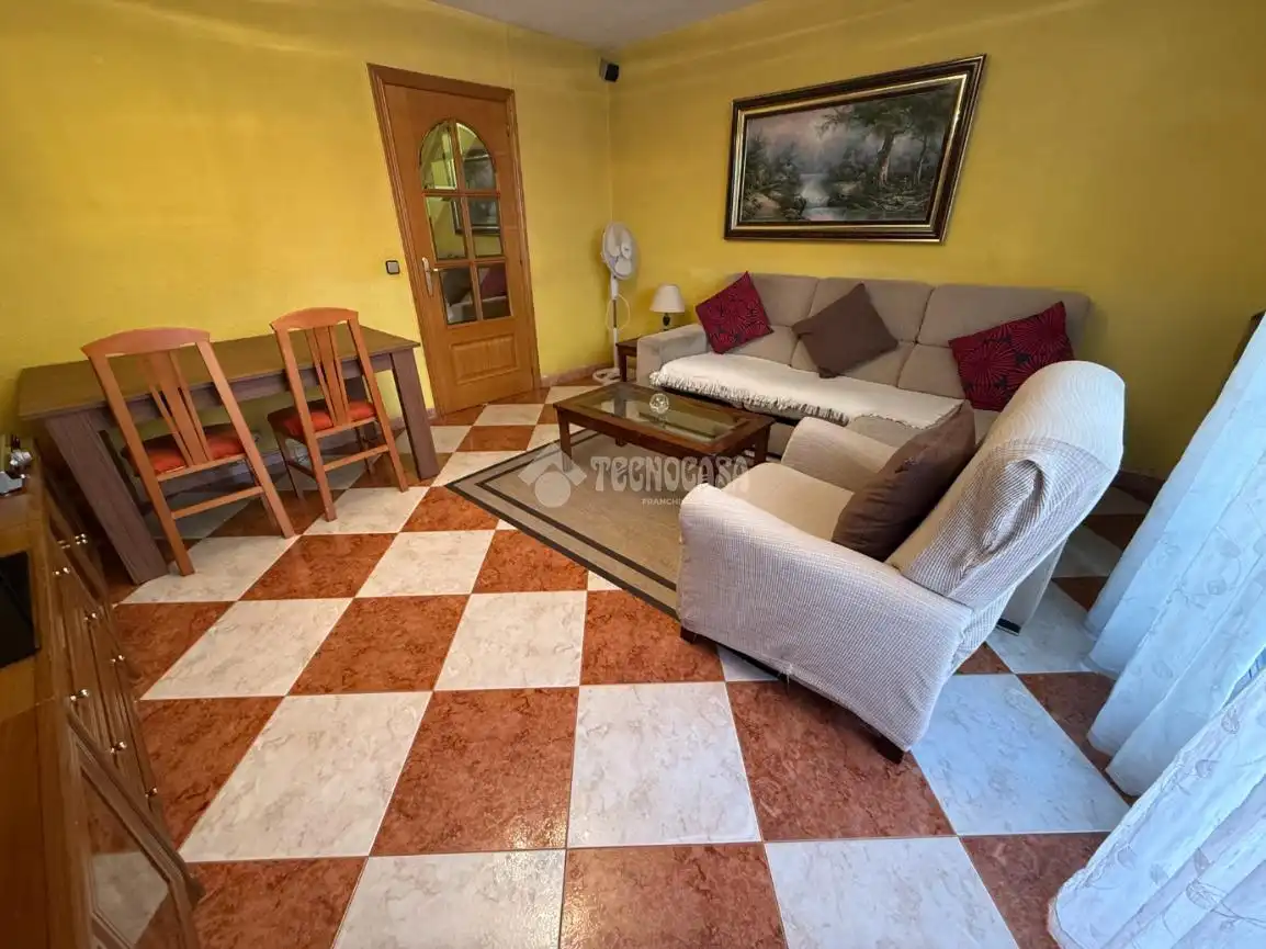 Casa aparellada en venda a Usera