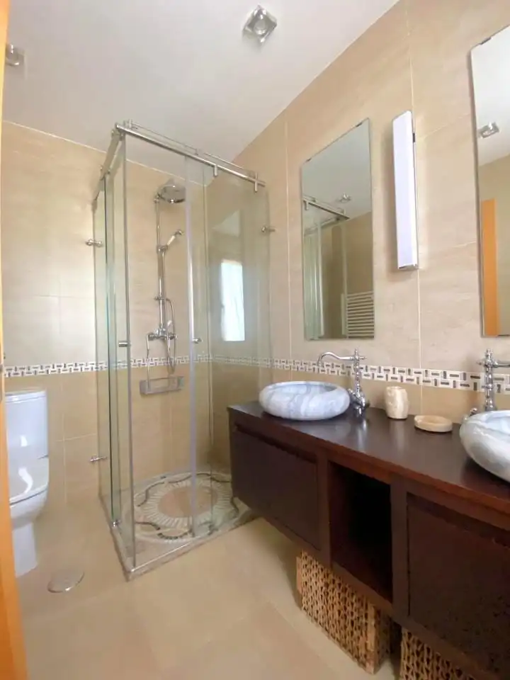 Baño de Piso en venta en León Capital  con Calefacción, Terraza y Trastero