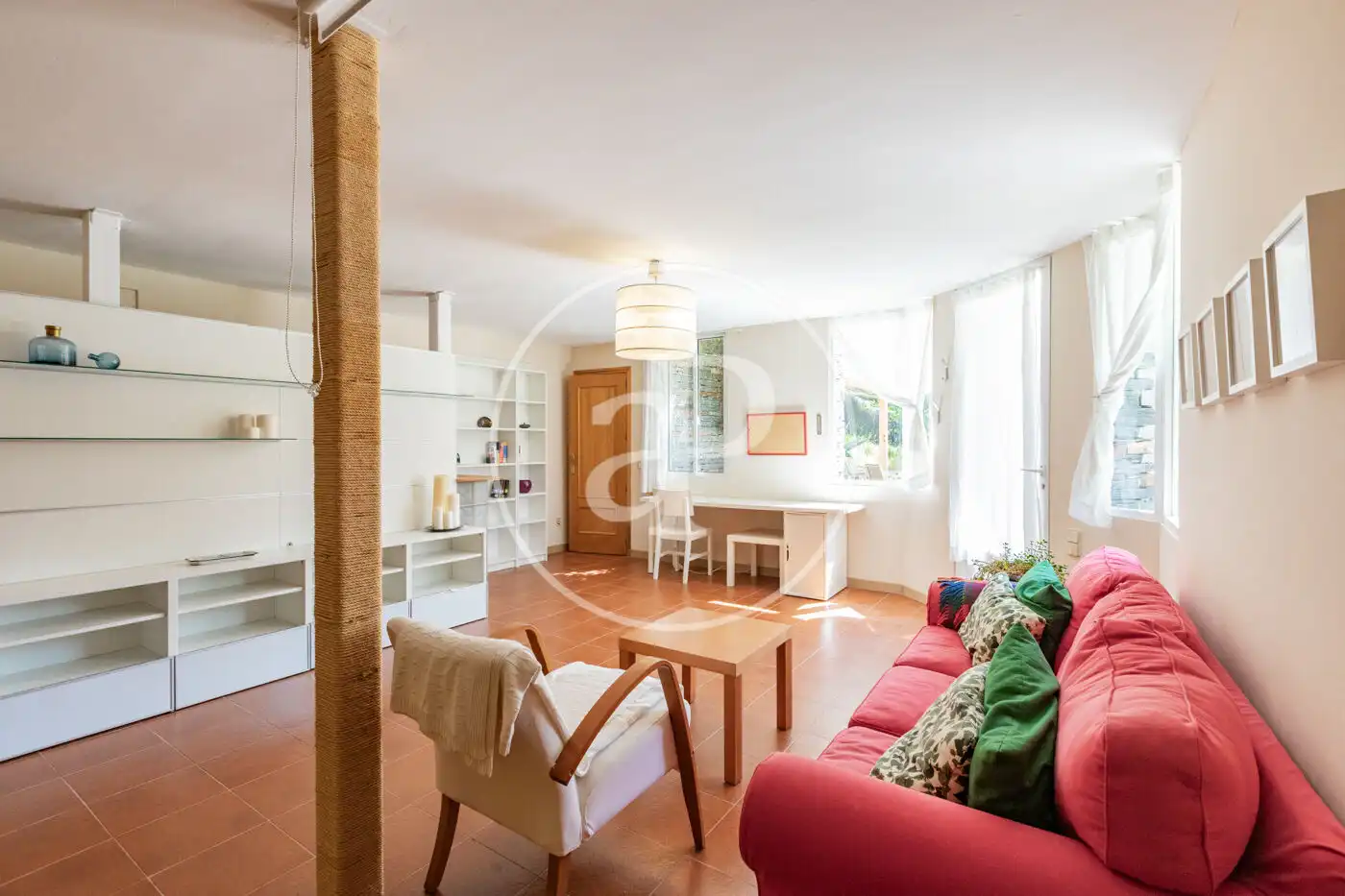 Sala d'estar de Casa o xalet en venda en Torrelodones amb Calefacció, Jardí privat i Traster
