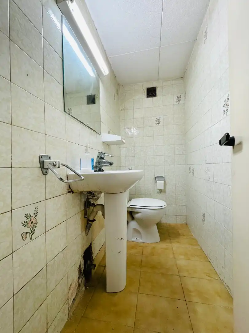 Baño de Local de alquiler en Corbera de Llobregat